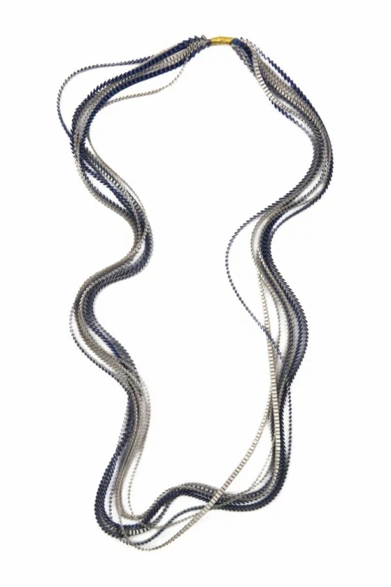 Collier en satin gris et bleu