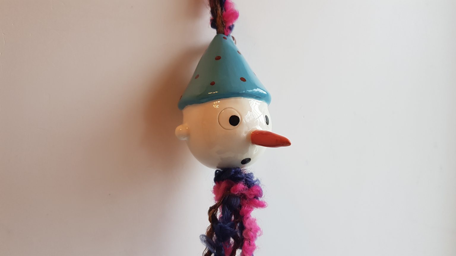 Χειροποίητο κεραμικό στολίδι γαλάζιο χιονανθρωπάκι 