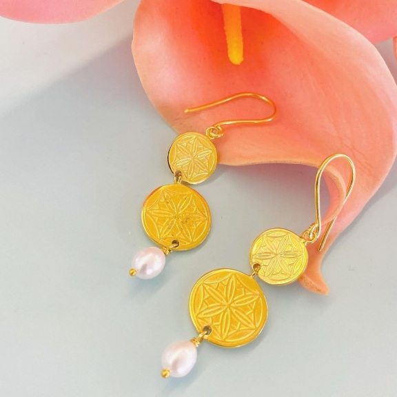 Elegant earrings inspired by ancient Greece!