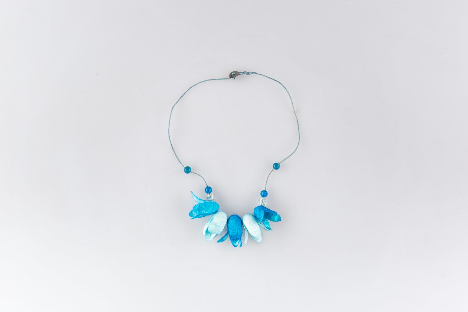 Necklace with turquoise silk lilies