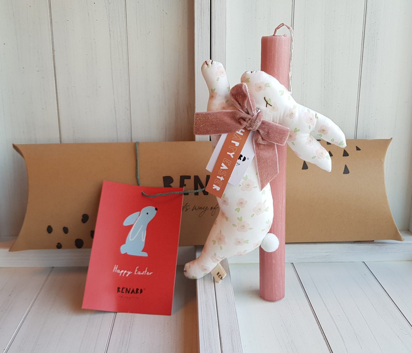 Bougie artisanale avec petit lapin blanc