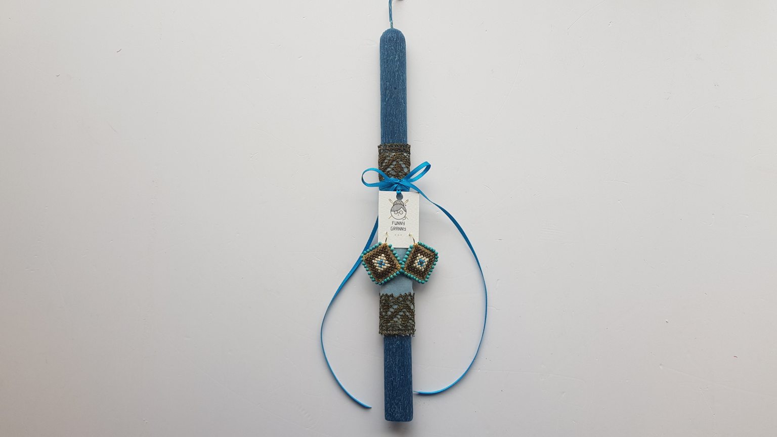 Easter candle with hand-embroidered "Mati" earrings