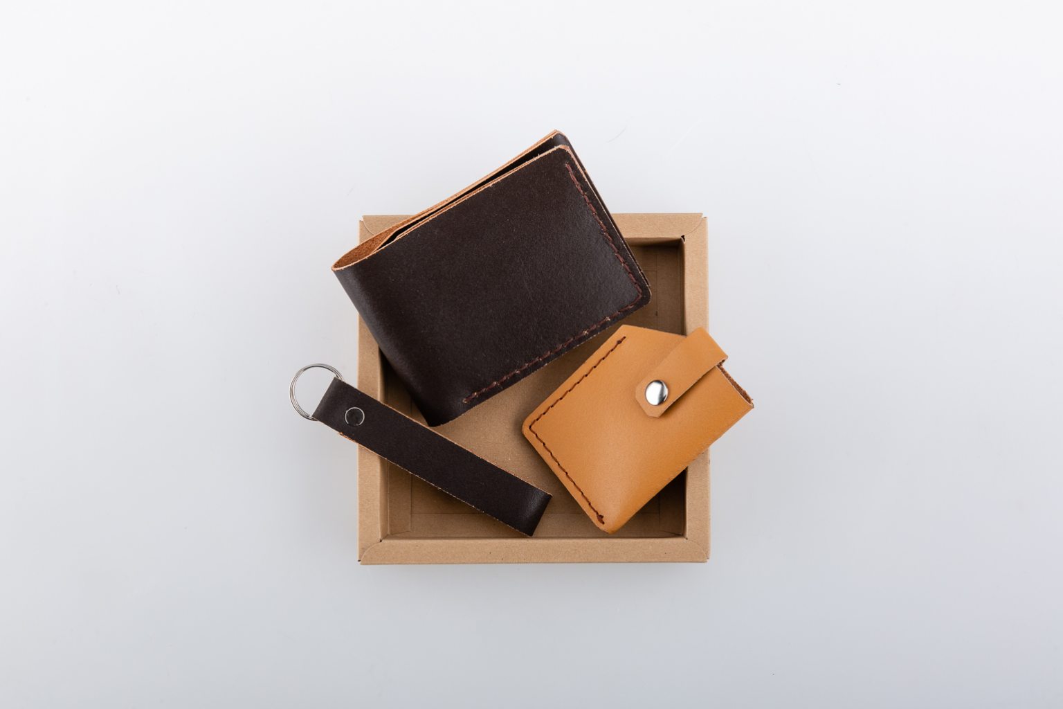 Brown wallet, cardholder & key-chain