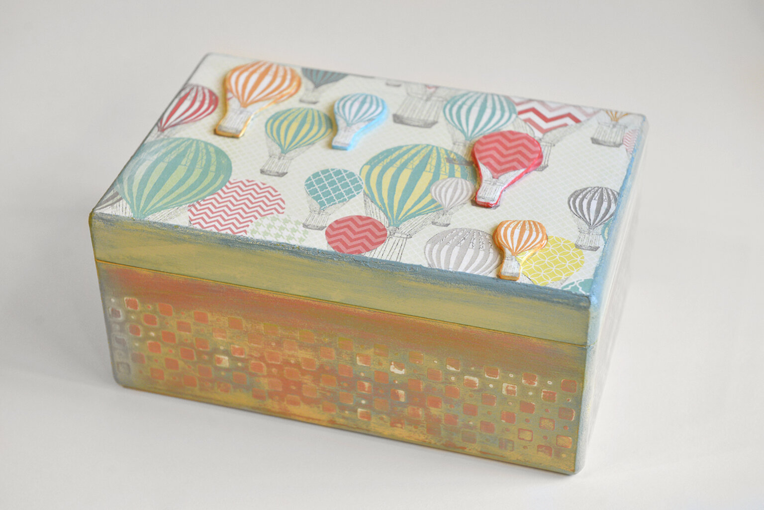 Ξύλινο κουτί με αερόστατα