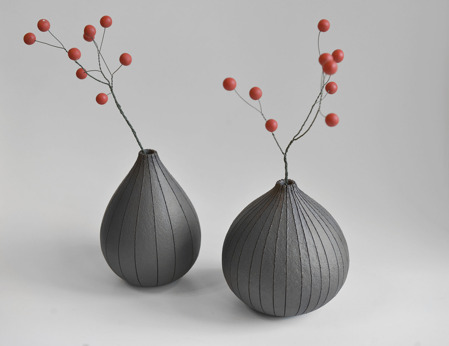 "Figs and arbutus berries" - 2 vases