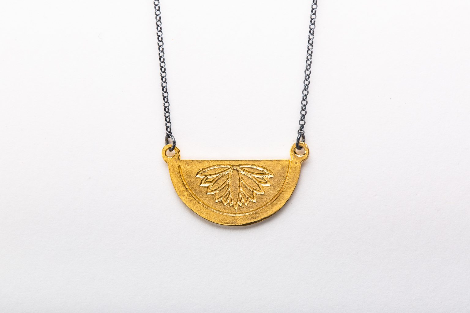 Gold-plated "Lotus" necklace