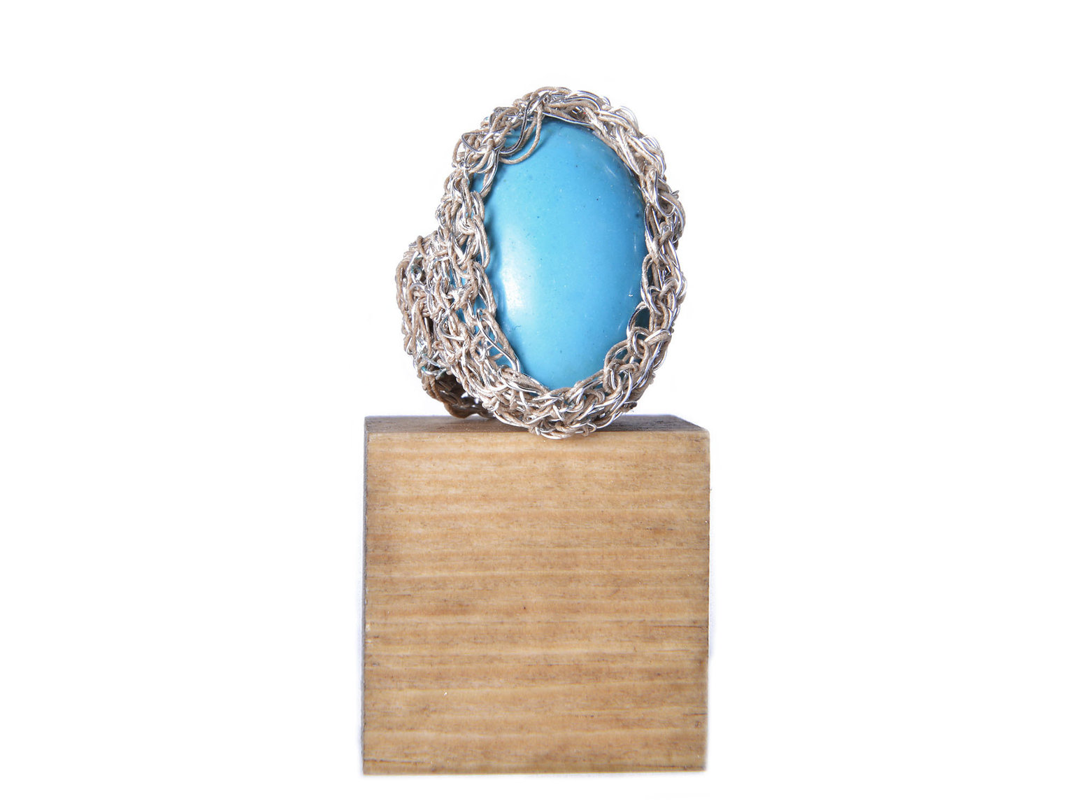 Bague tricotée à la main avec turquoise