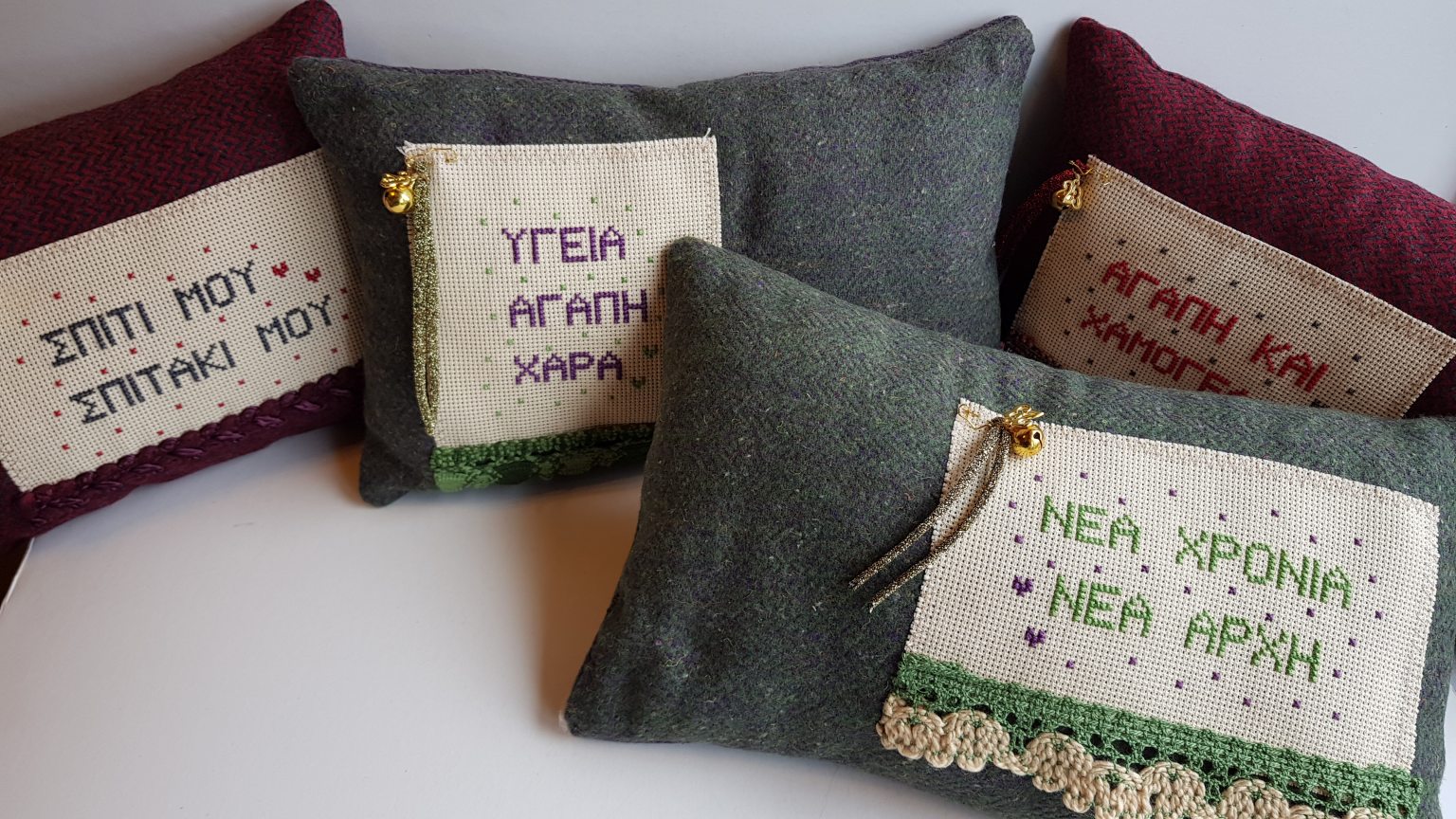 Handmade pillow "Νέα χρονιά - νέα αρχή" 