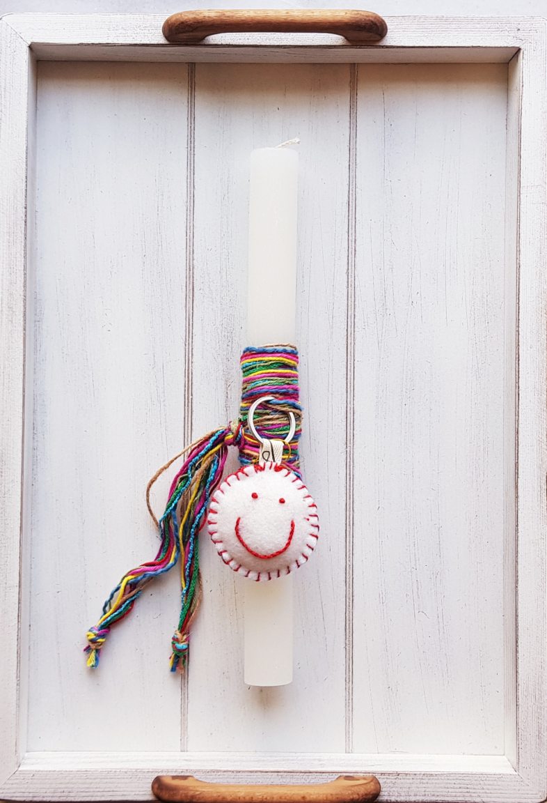 Easter candle with hand-embroidered ecru keychain happy face