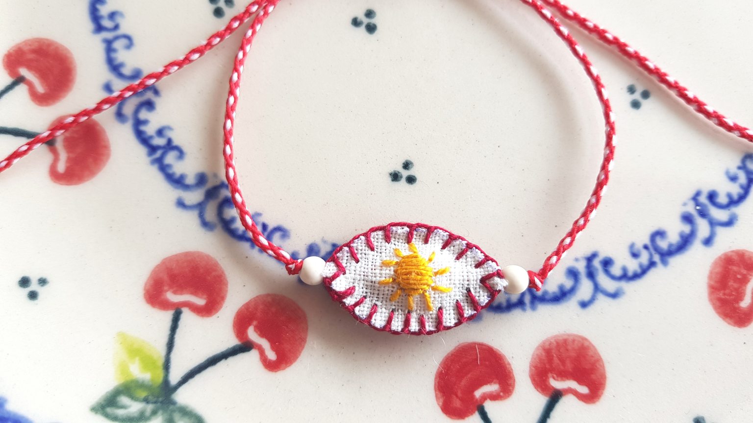 Hand-embroidered sun "martis" bracelet