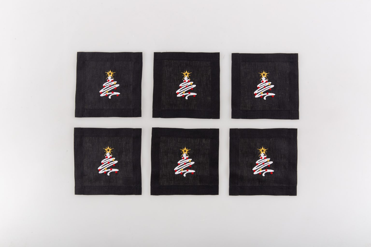 Set of six coctail black napkins with white tree 
