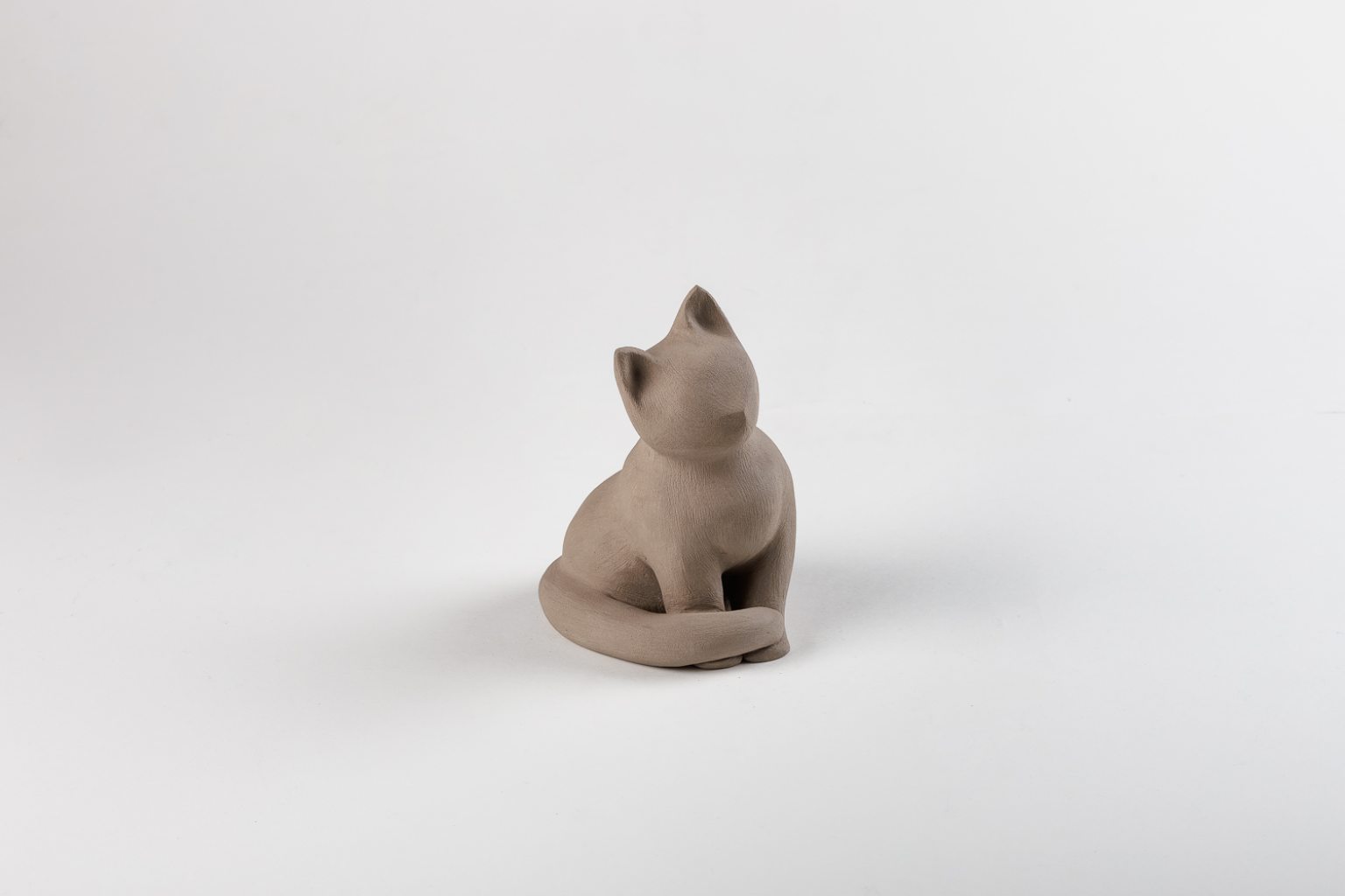 Γάτα καθιστή από stoneware