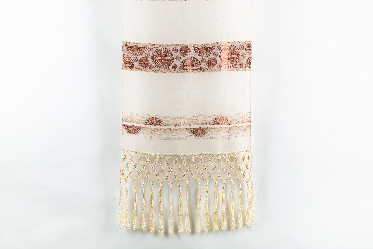 Table runner with fringe edge (fan)