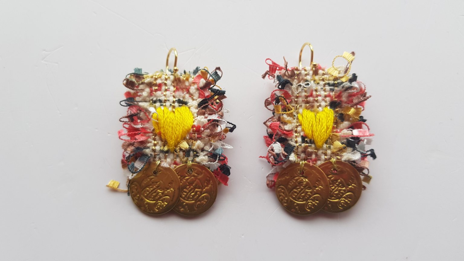 Easter candle with hand-embroidered "Heart" earrings