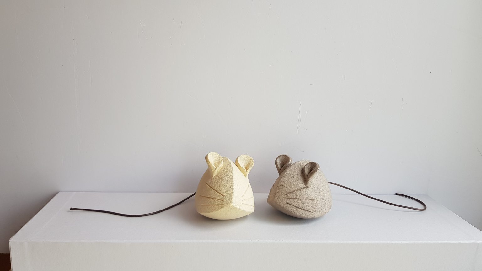 Deux souris en céramique