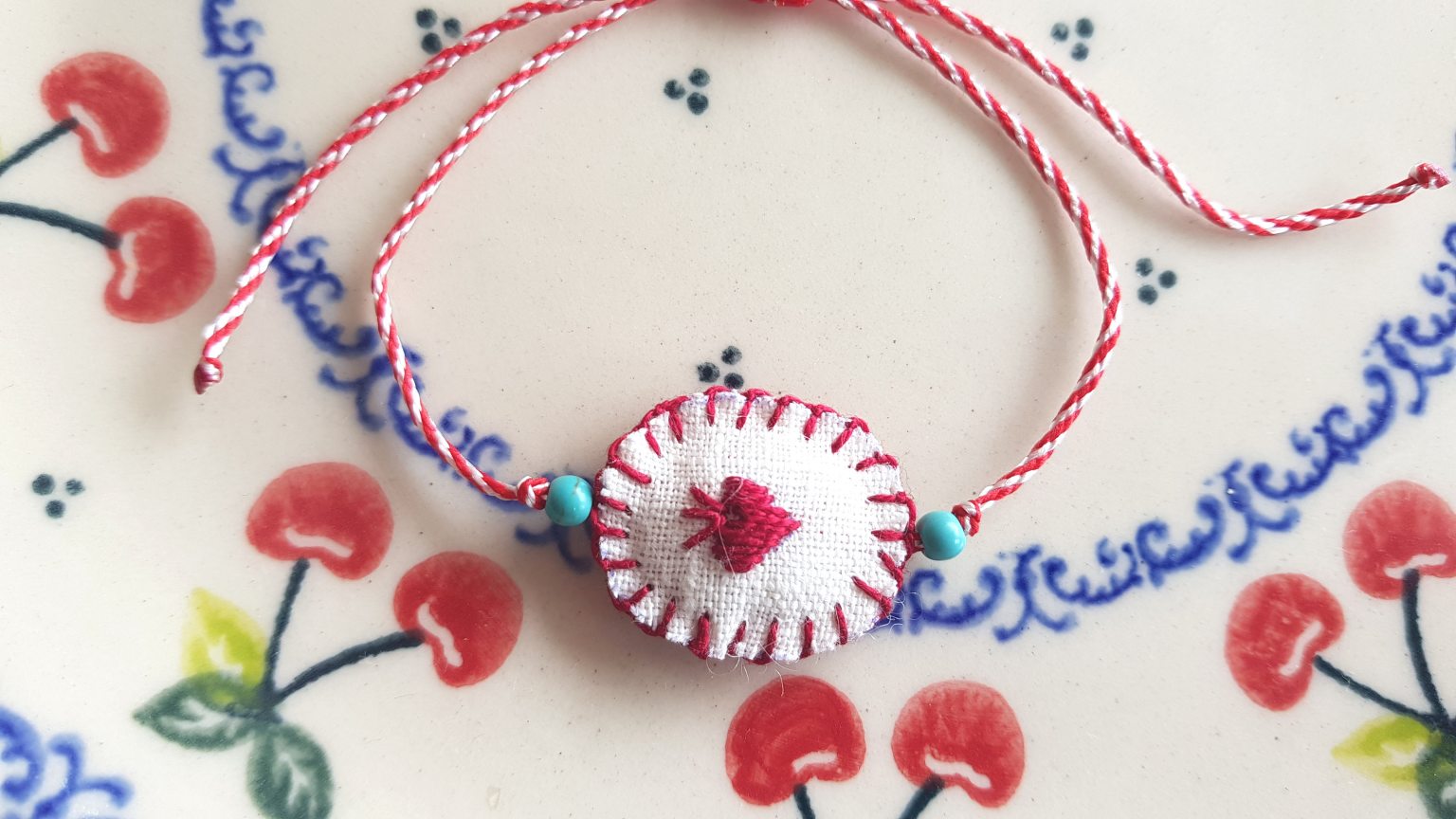 Hand-embroidered heart "martis" bracelet 