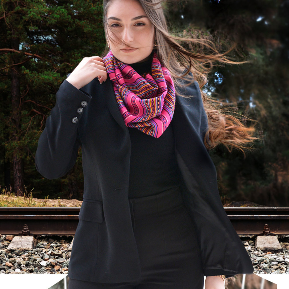 Fuchsia scarf with hadmade silk fringe edge