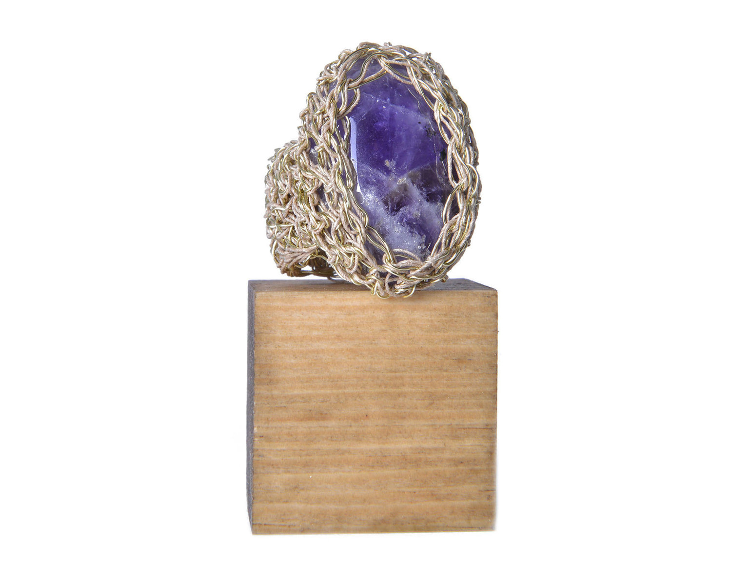 Handknitted ring with amethyst
