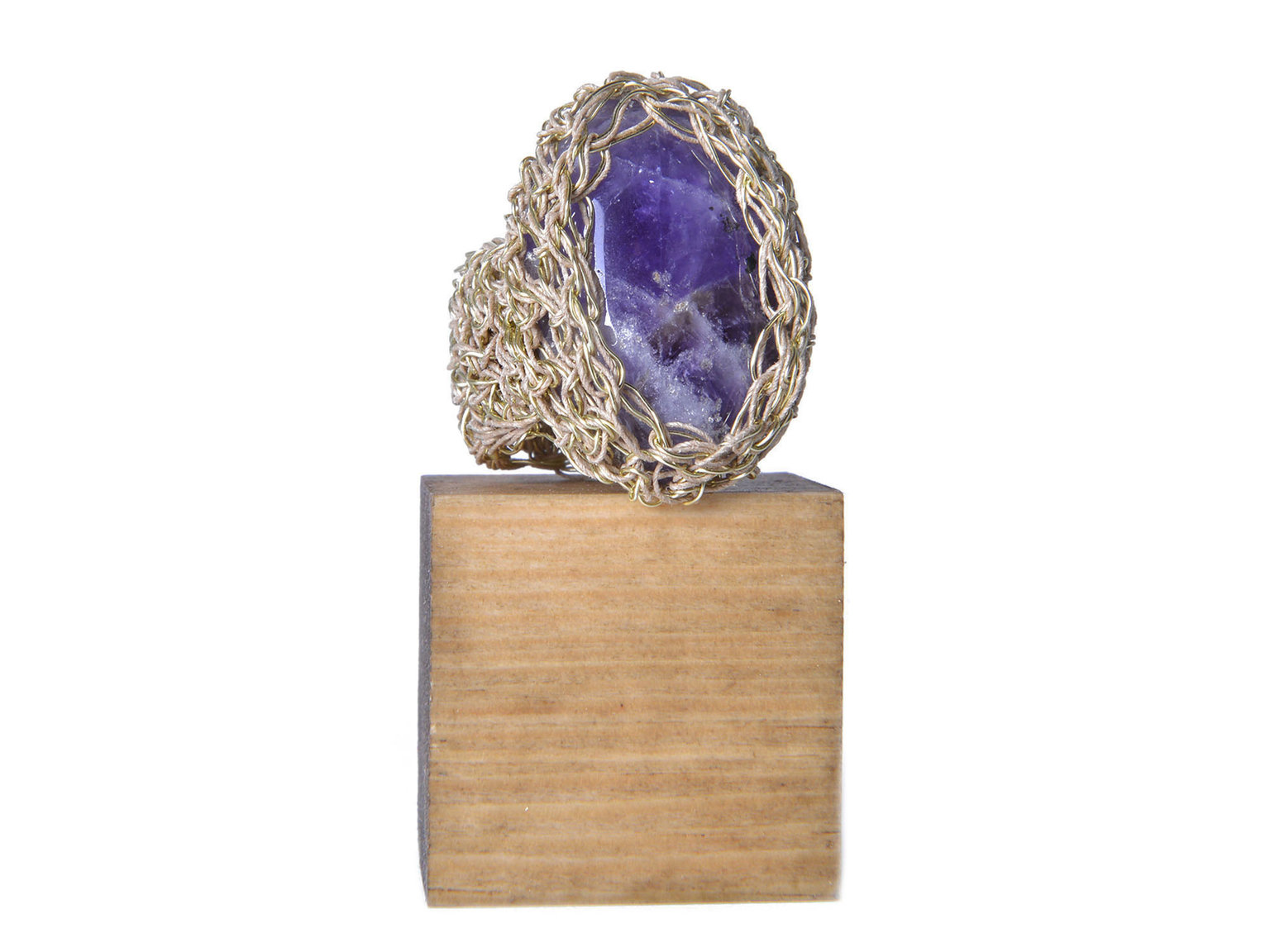 Bague tricotée à la main avec amethyste