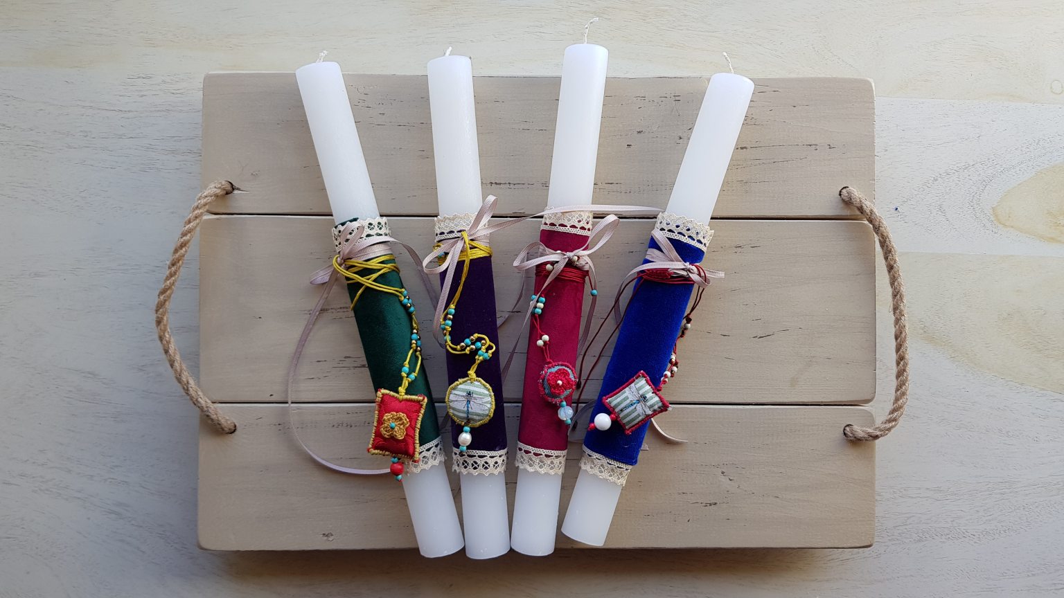 Easter candle green with hand-embroidered necklace