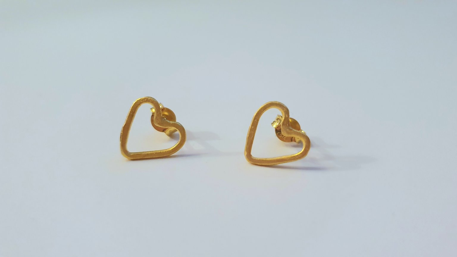 Gold-plated heart studs