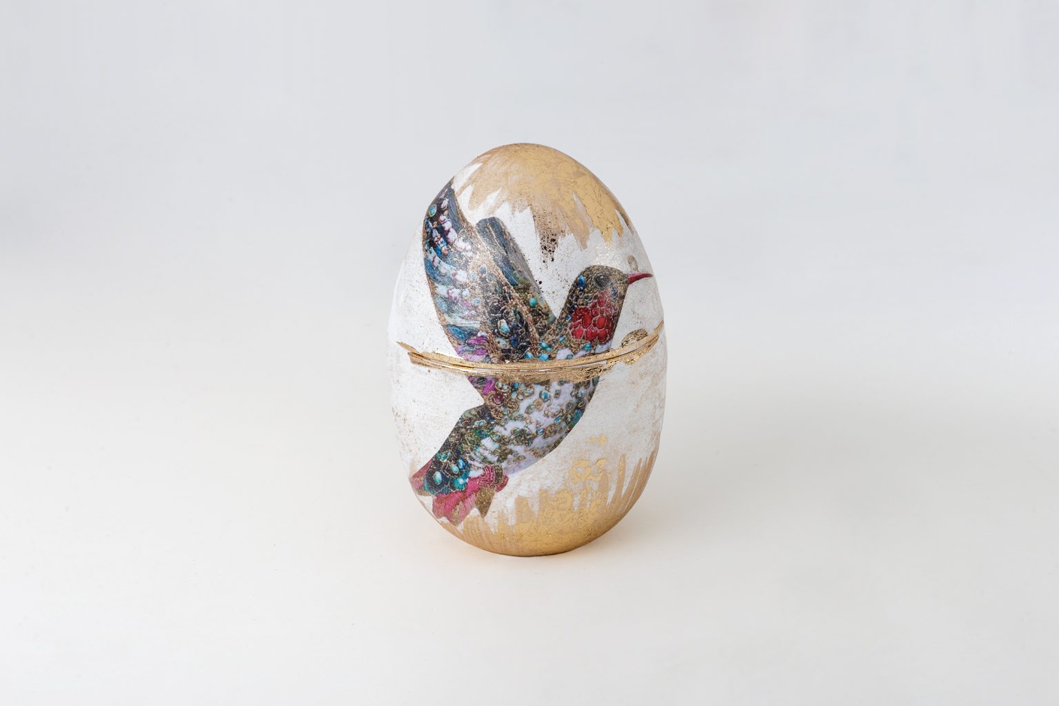 Handmade ceramic egg with robin