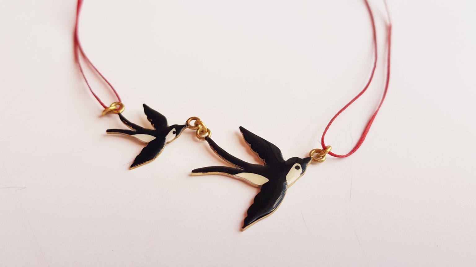 Necklace with swallows 