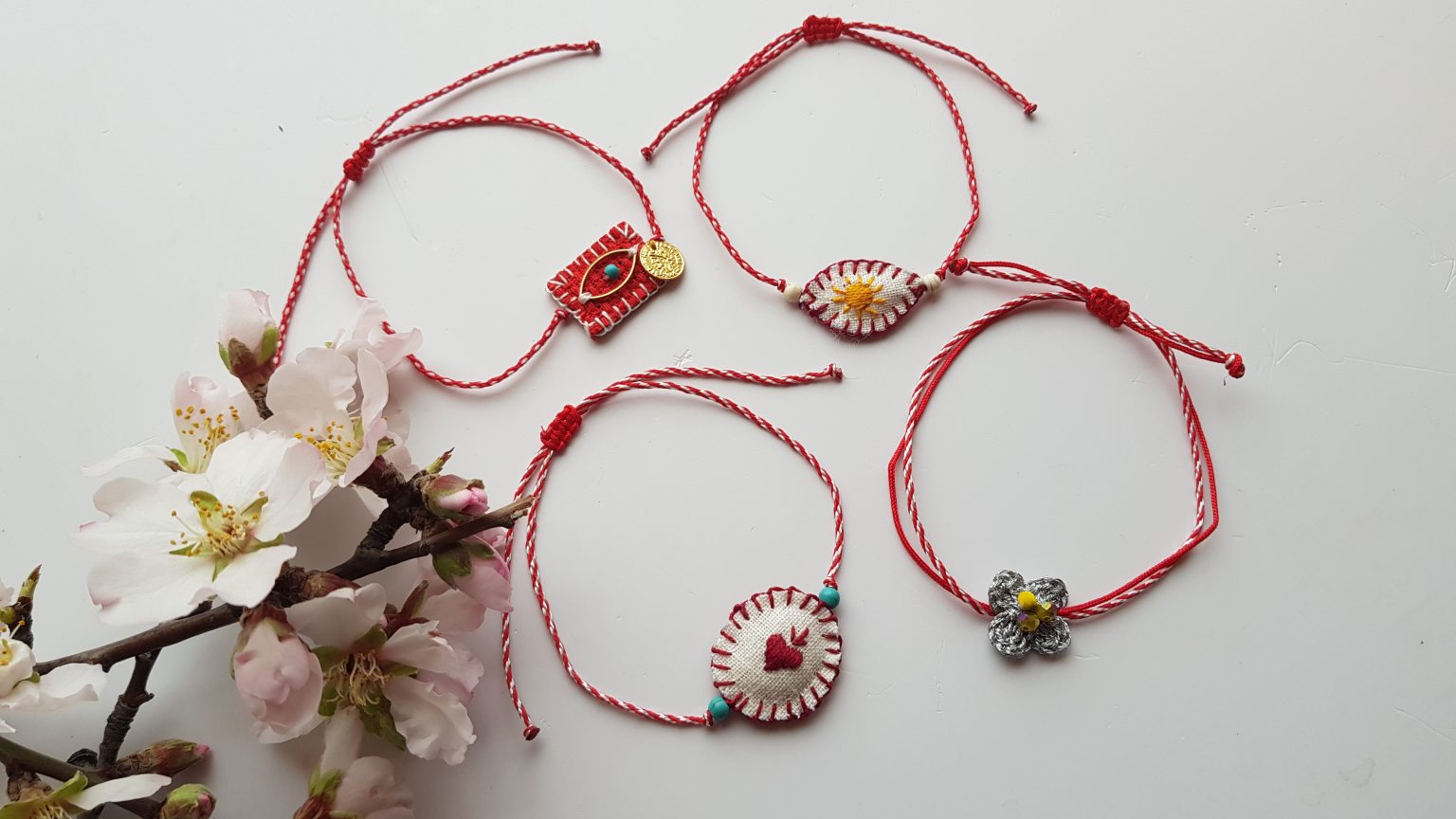 Hand-knitted flower "martis" bracelet