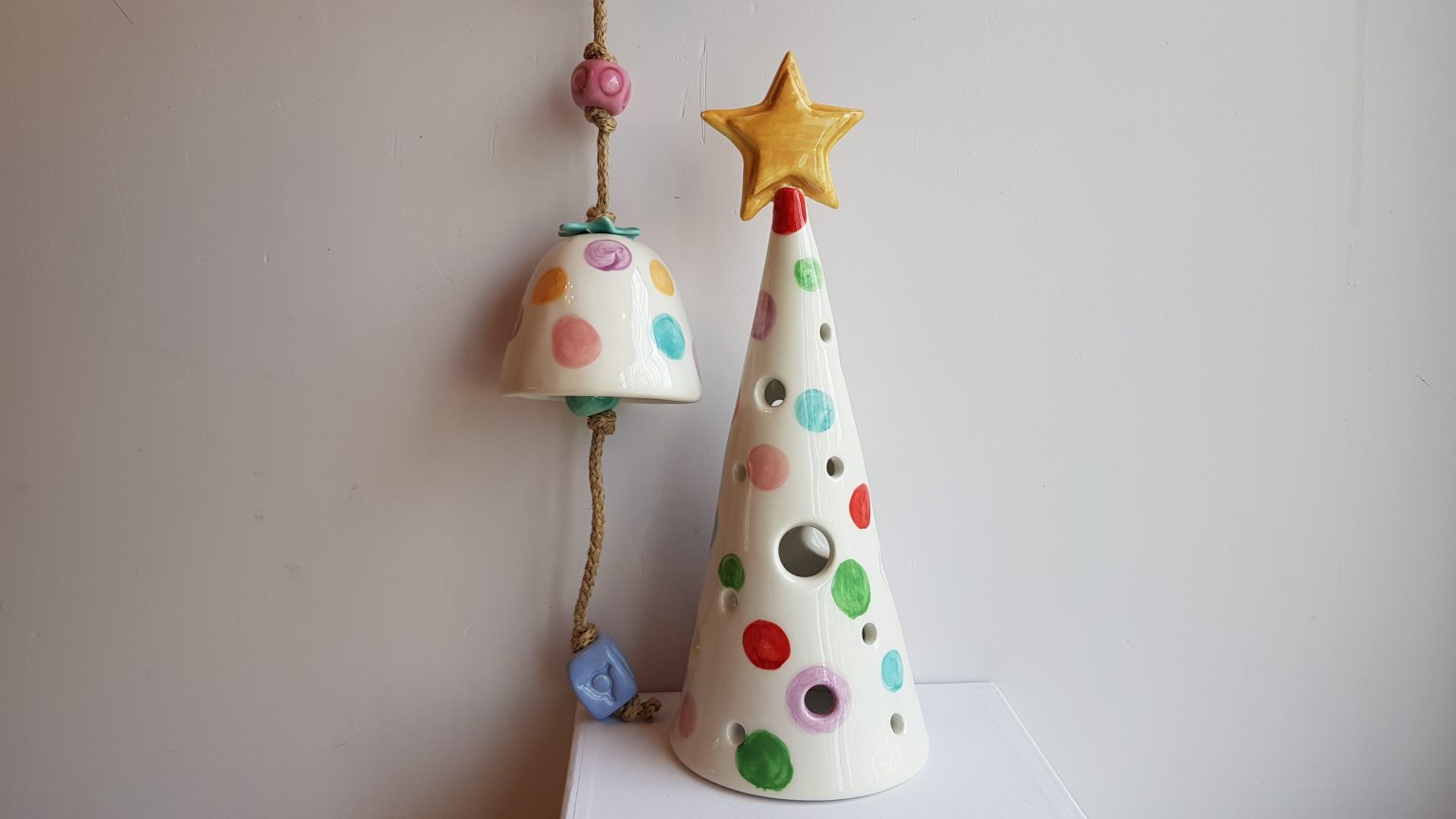 Arbre perforé multicolore en céramique fait main