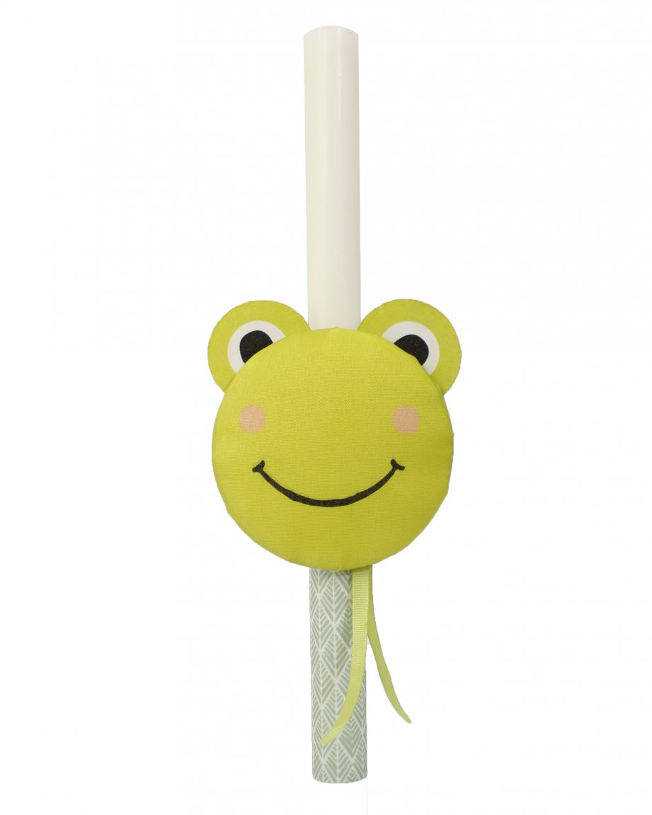 Bougie traditionelle de Pâques avec grenouille