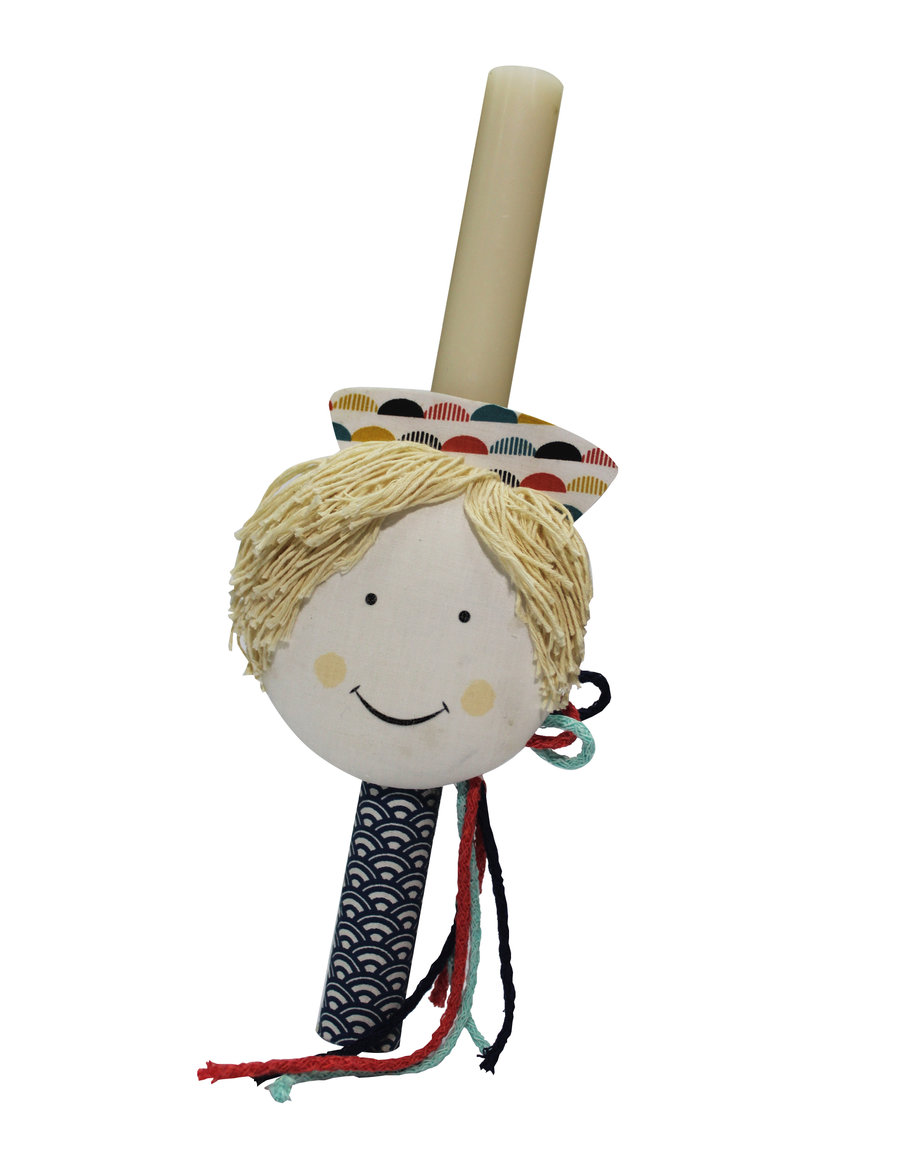 Bougie traditionelle de Pâques avec petit marin