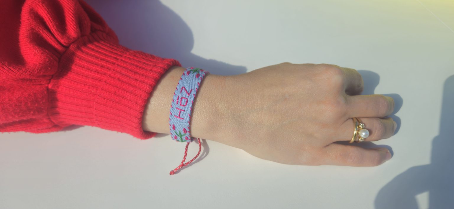 Hand-embroidered "ΖΩΗ" martis bracelet 