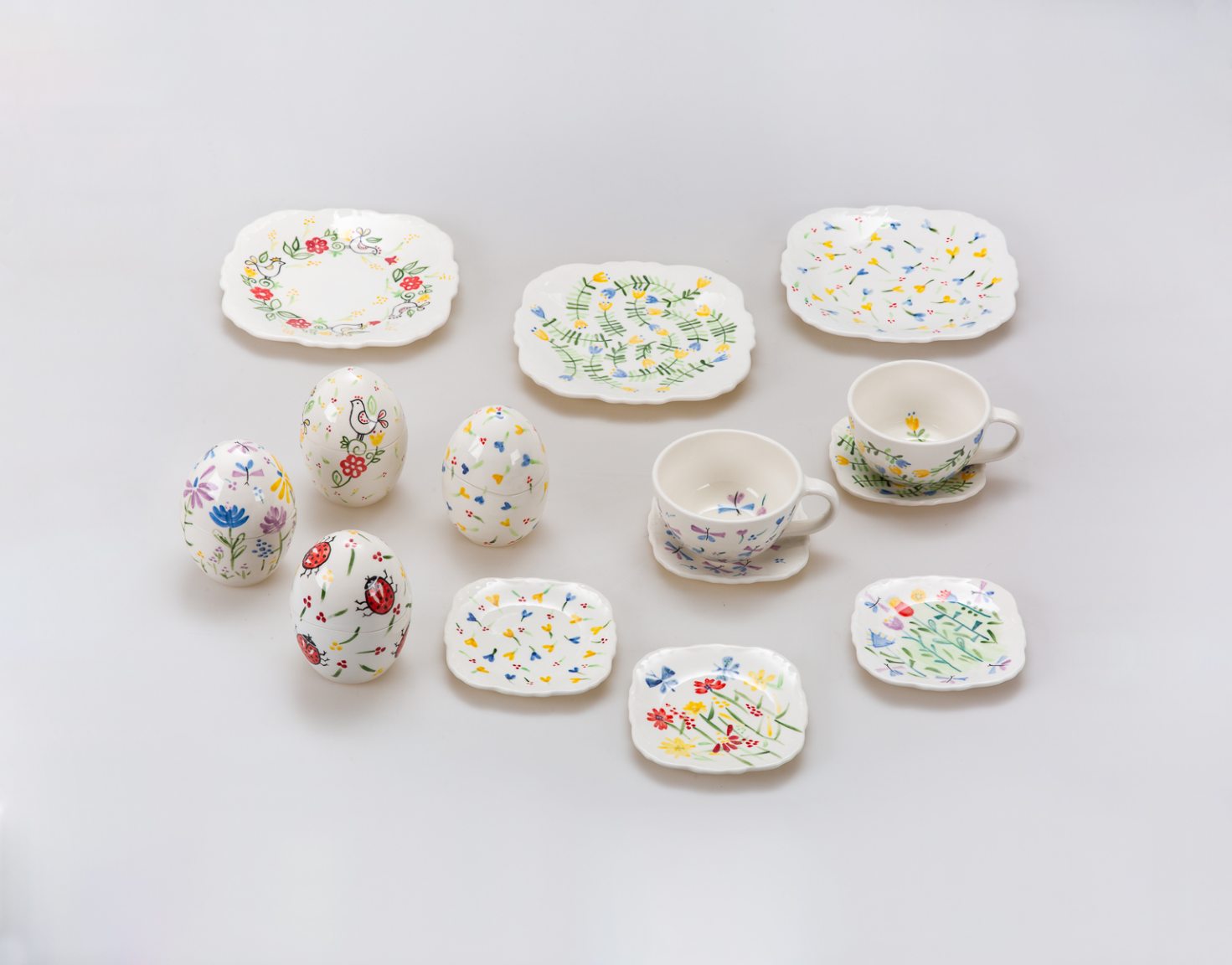 Τwo hand-painted plates