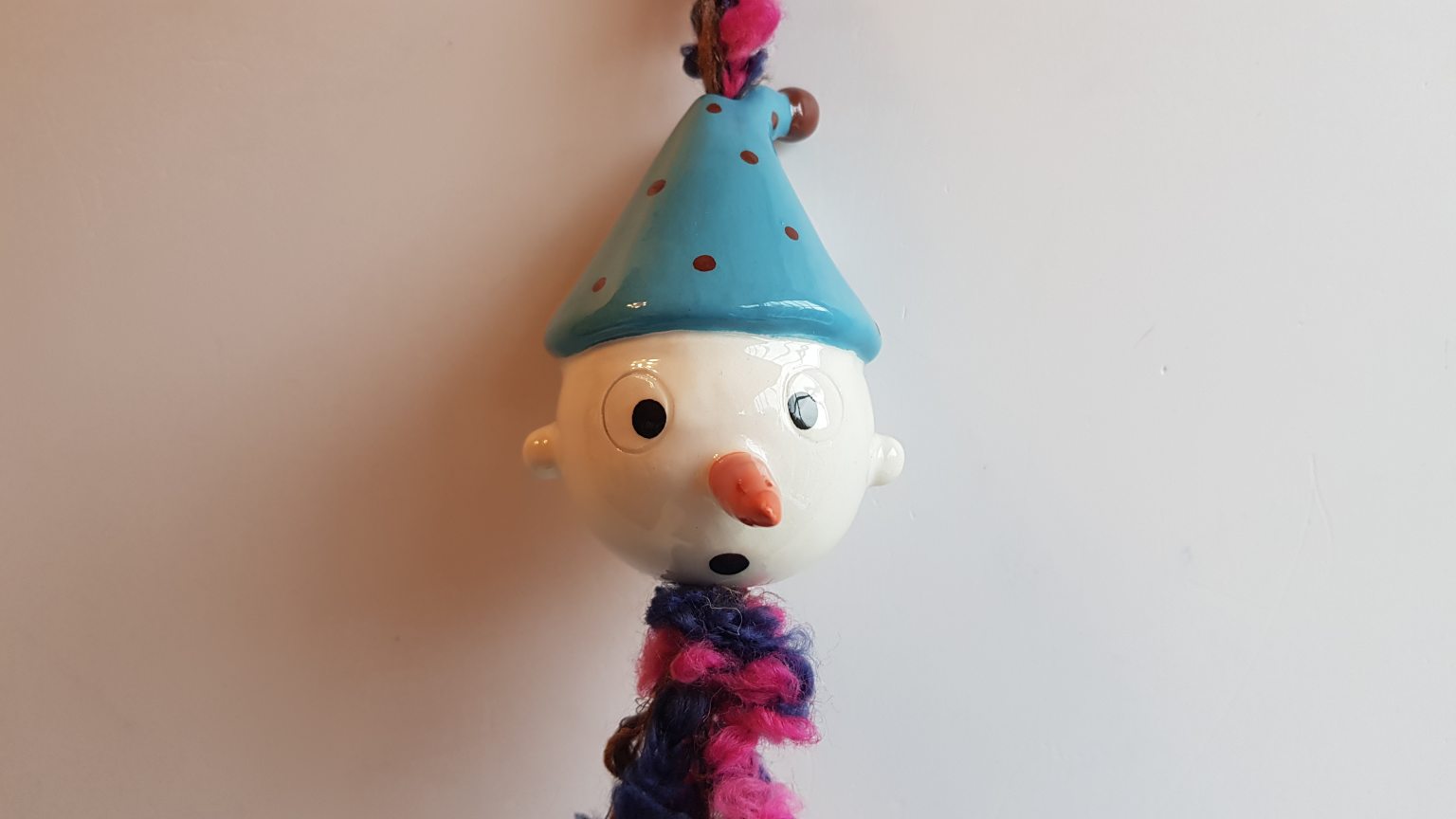 Χειροποίητο κεραμικό στολίδι γαλάζιο χιονανθρωπάκι 