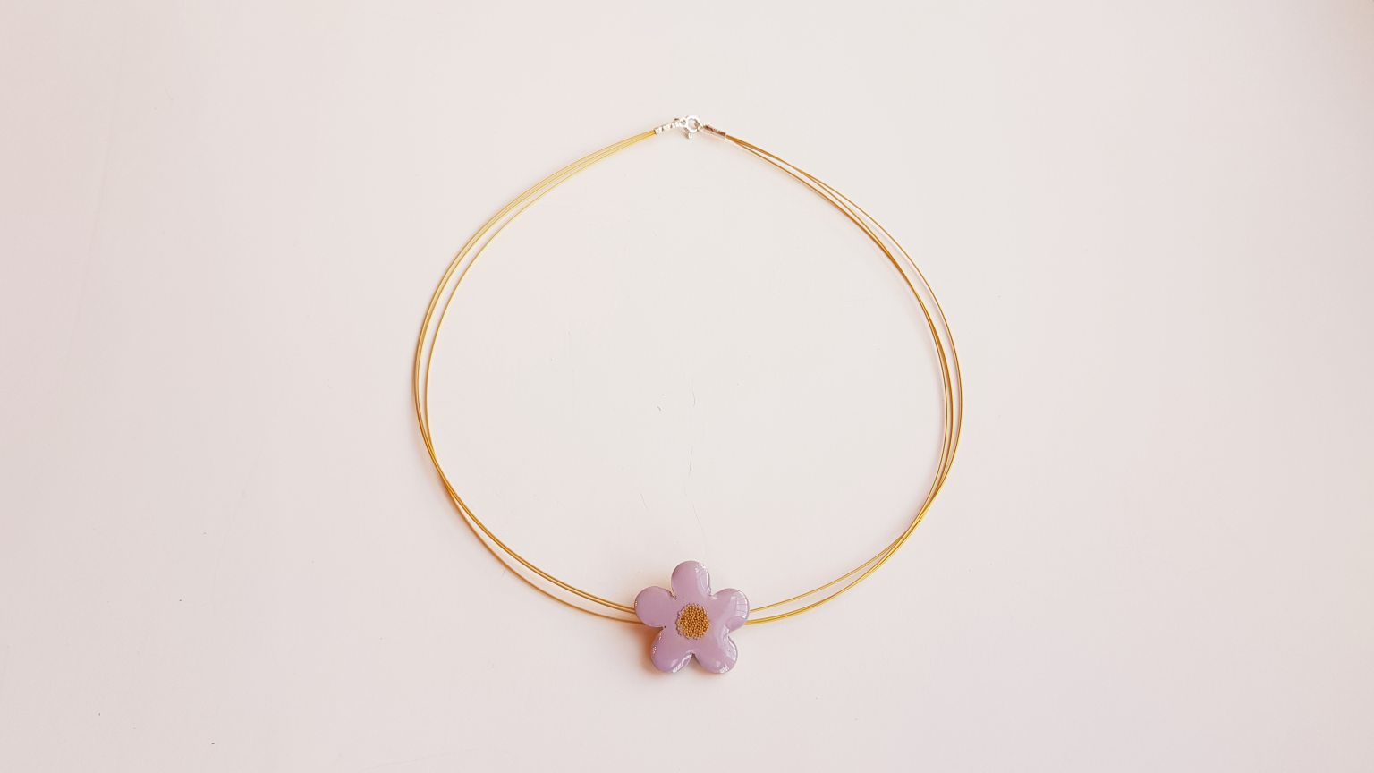 Collier avec marguerite fleur