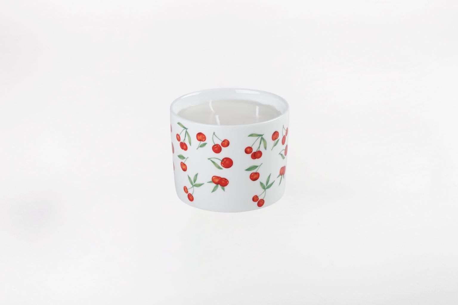 Porcelain candle with cherries