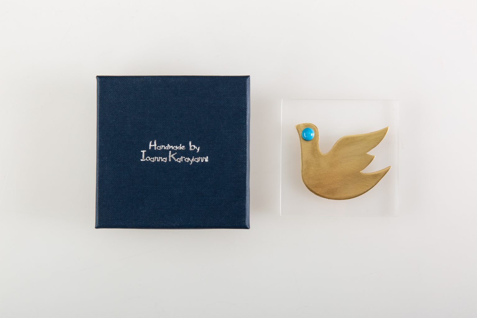 Small paperweight with dove