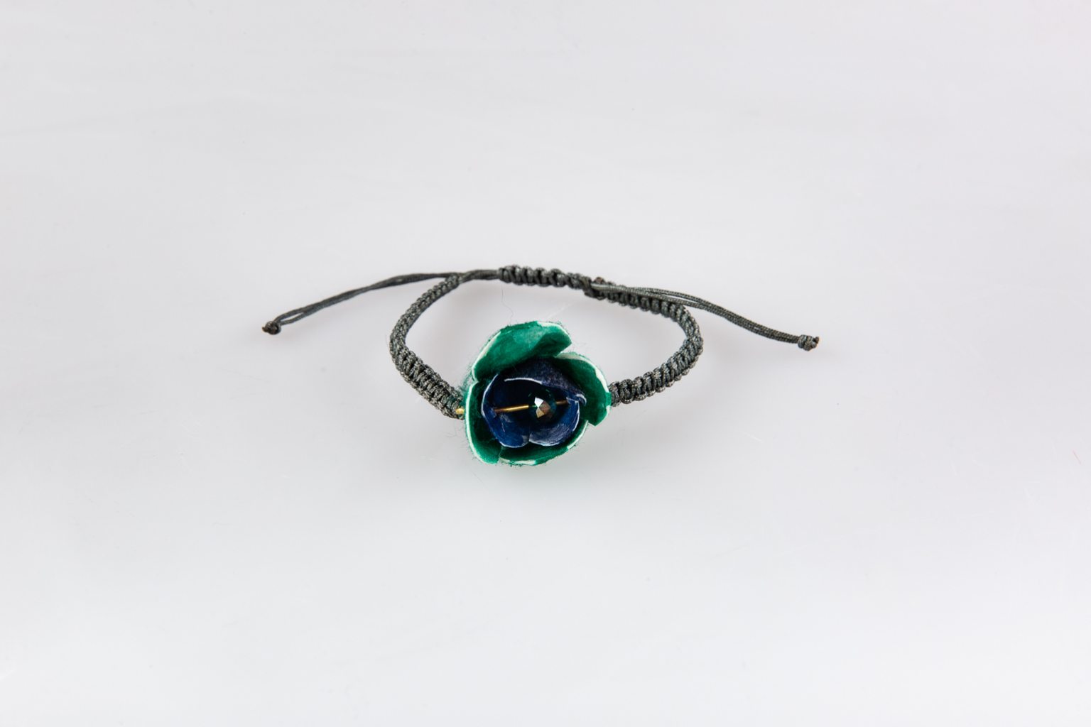 Bracelet with green silk lily