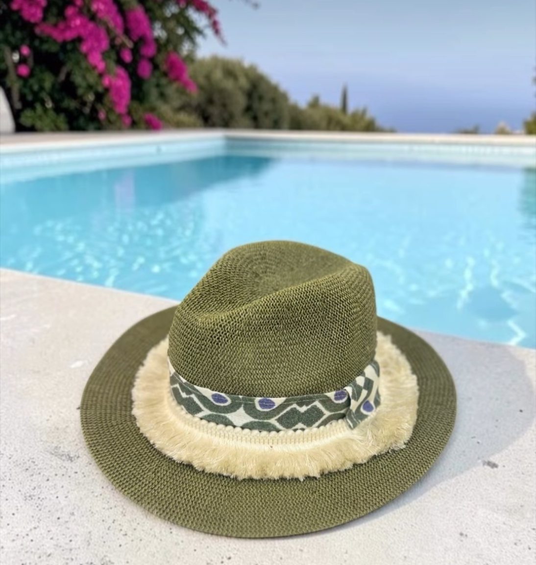 "Aura" hat