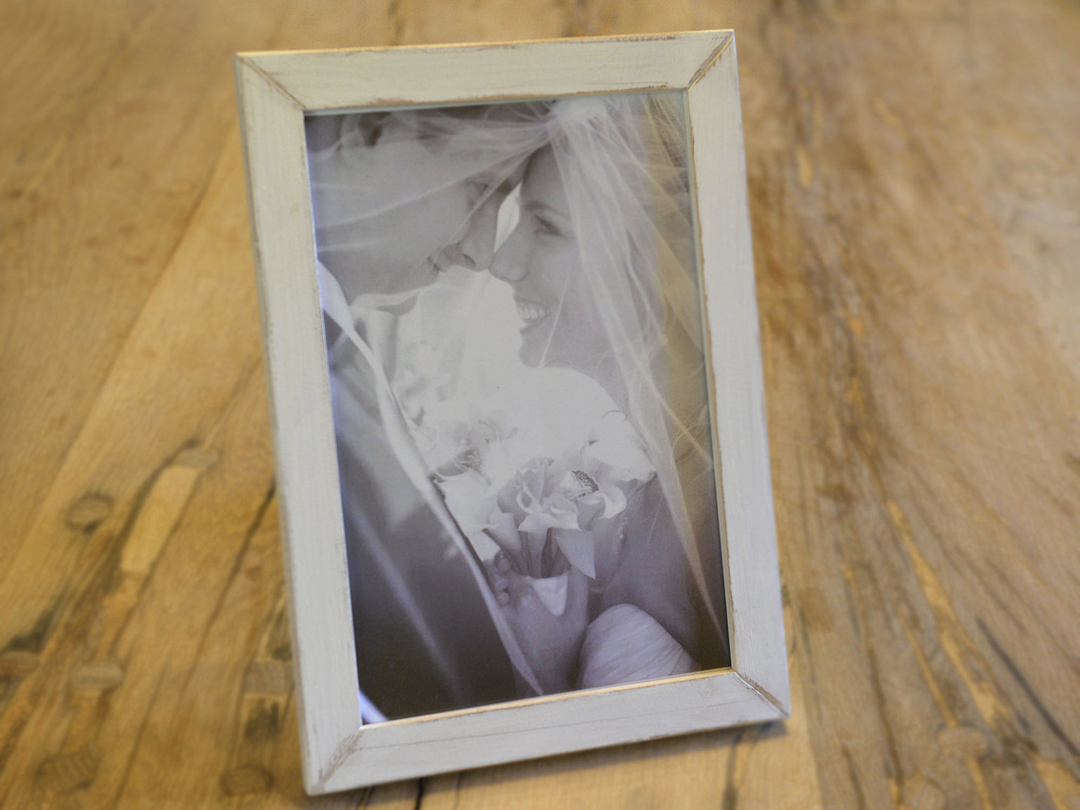 Handcrafted frame, white