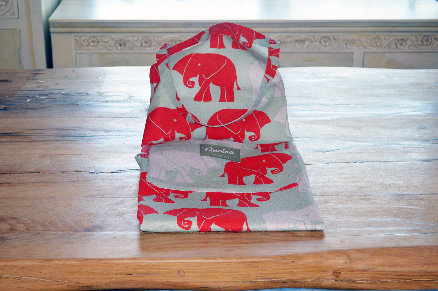 Apron with elephants 