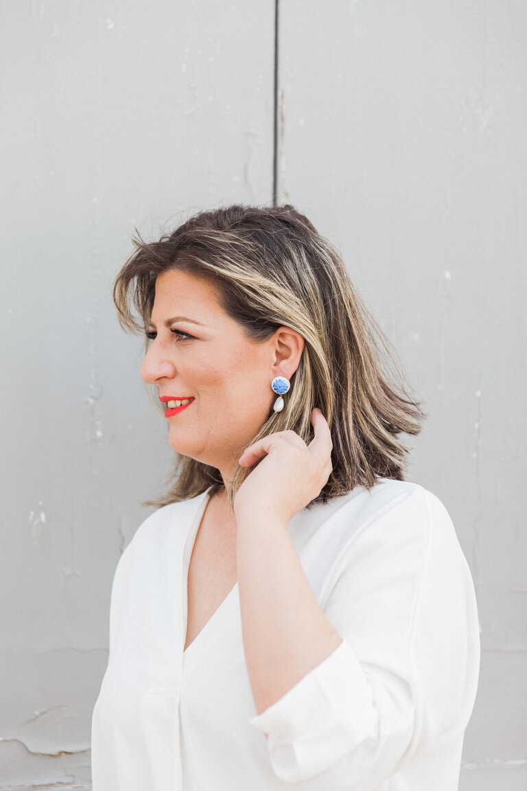 Blue hand-embroidered earrings with pearls