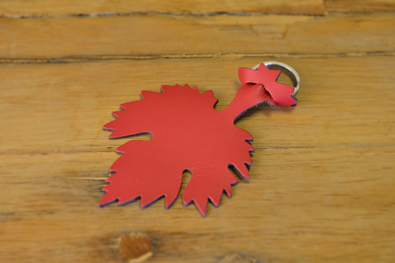 "Vine leaf" leather key holder red