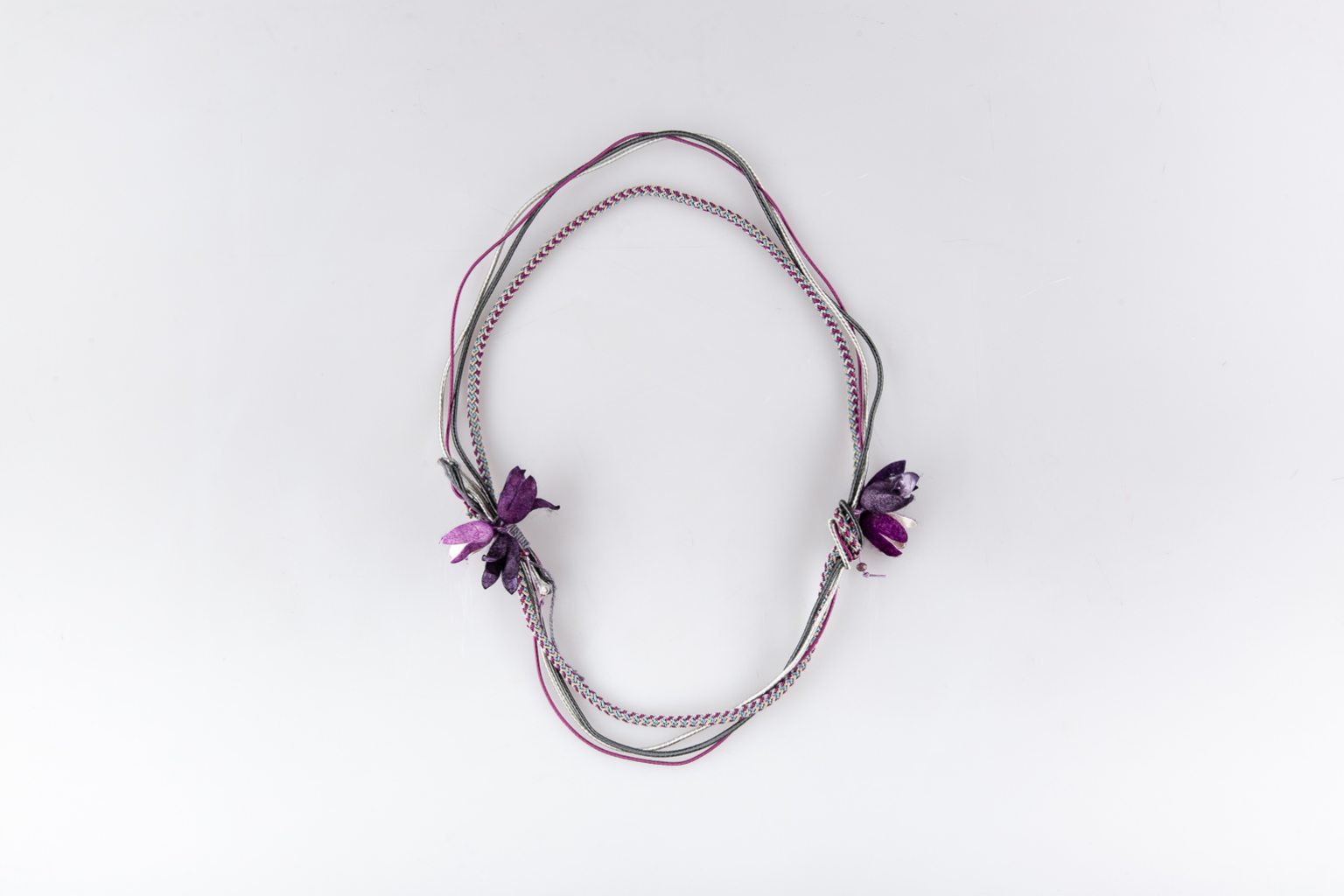 Necklace with silk lillies