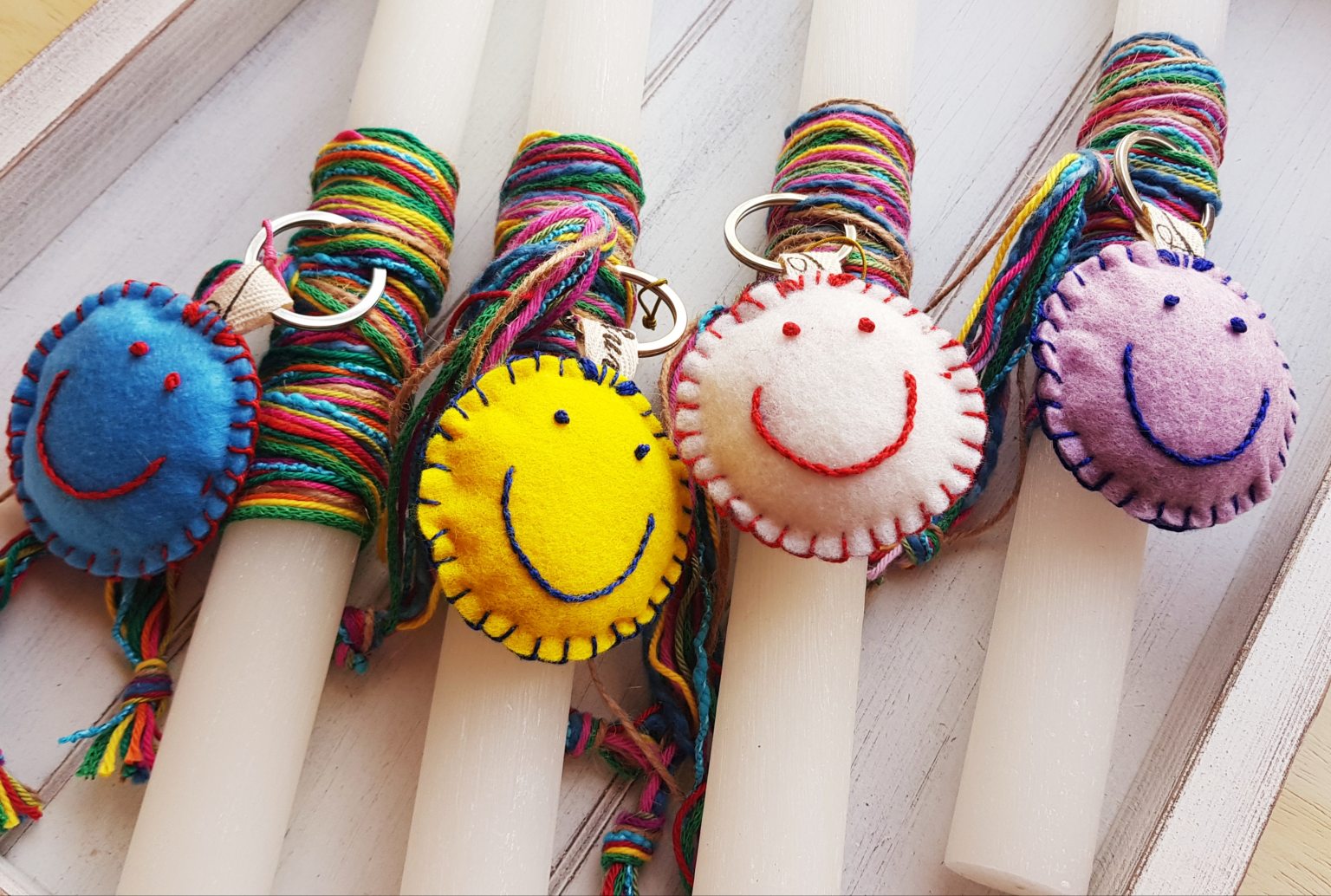 Easter candle with hand-embroidered ecru keychain happy face