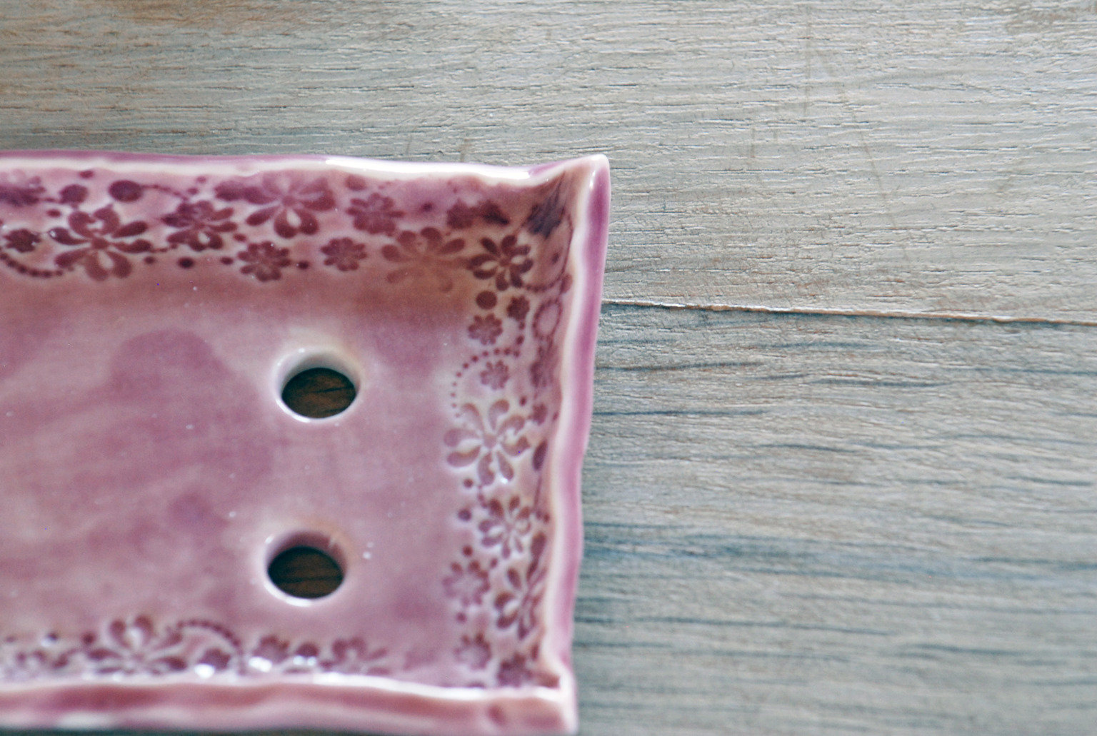 Porcelain Soap Dish with leafy floral pattern