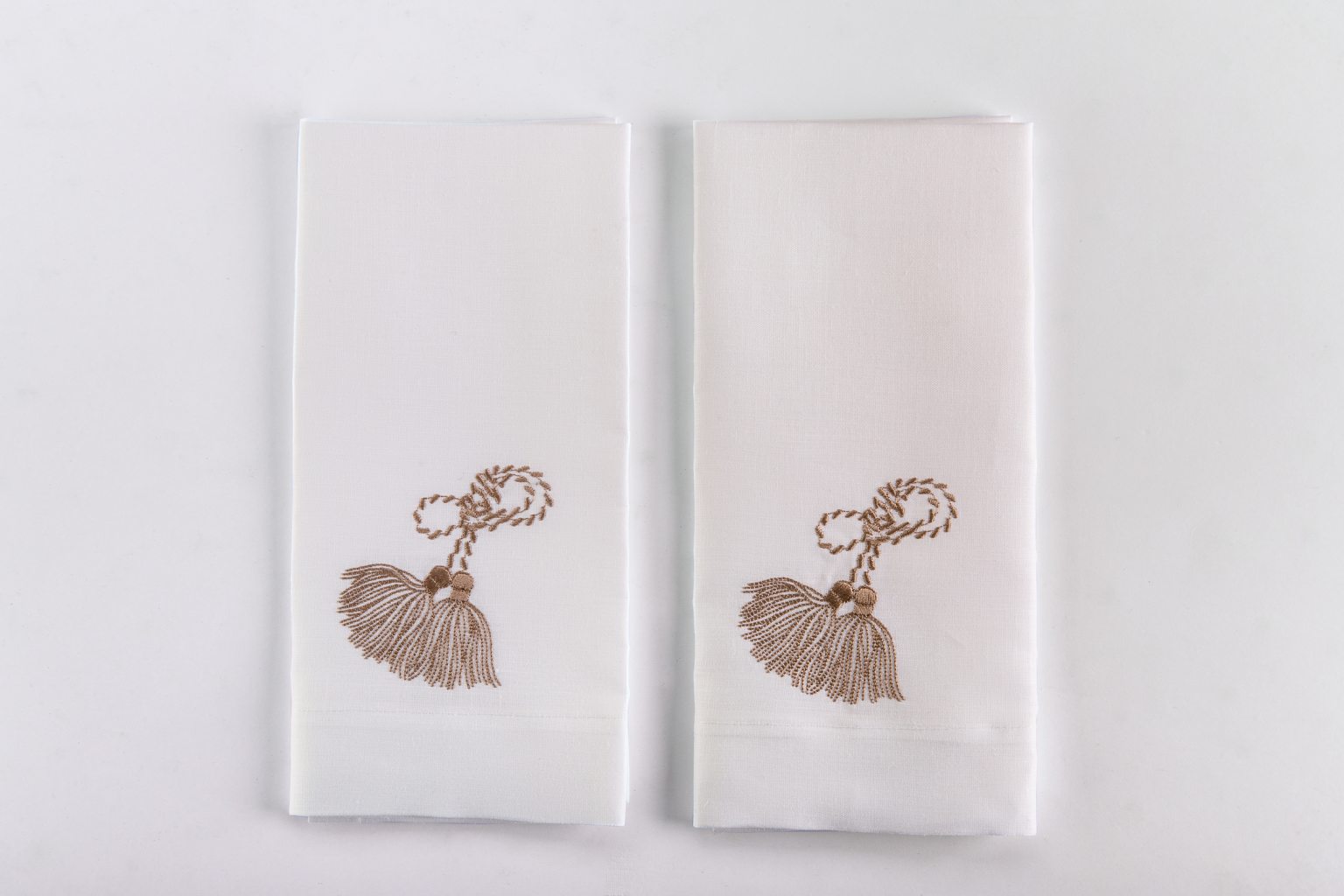 Set of two guest linen towels (tassels)