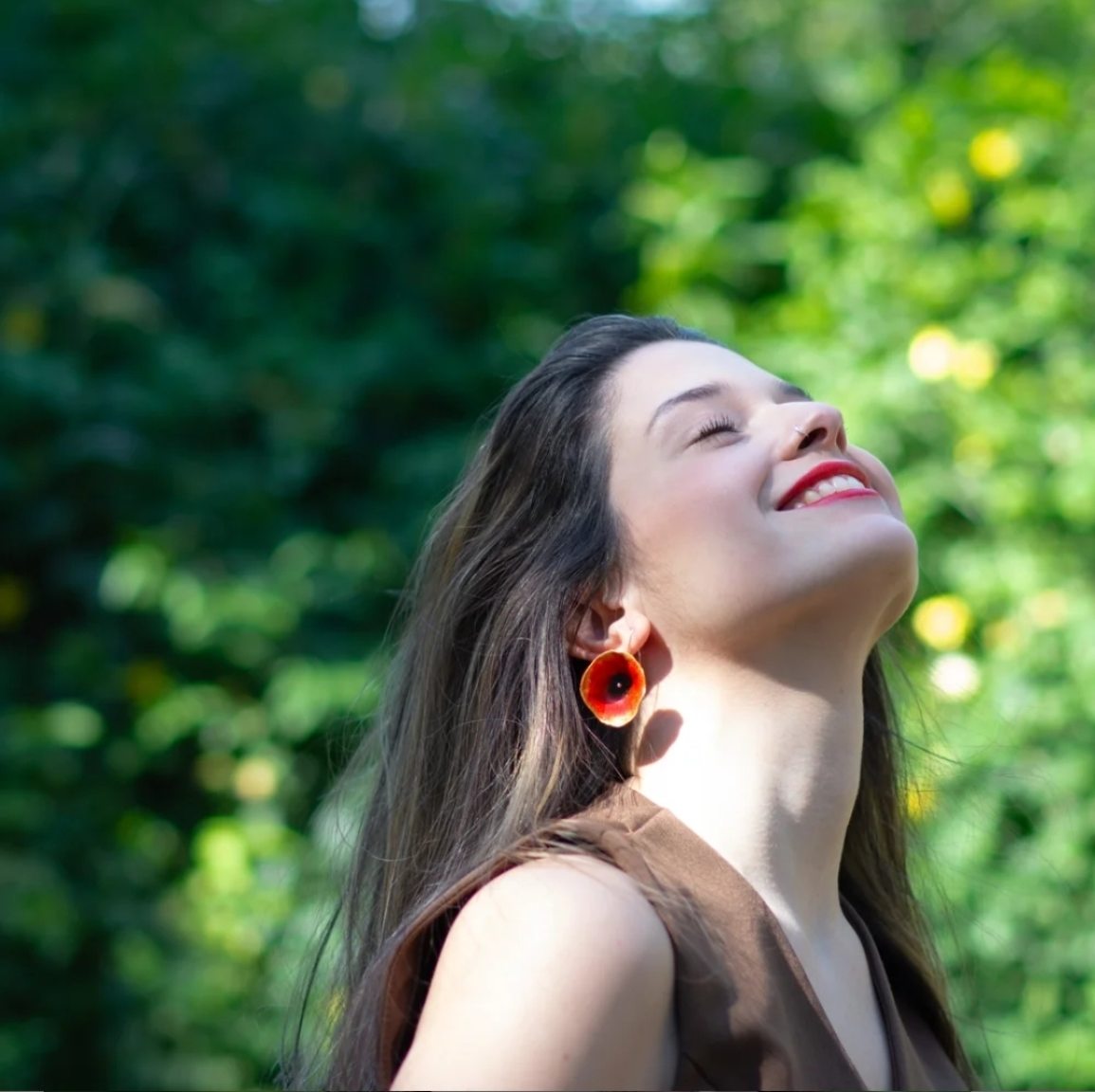 Handmade poppy earrings made of papier-mâché