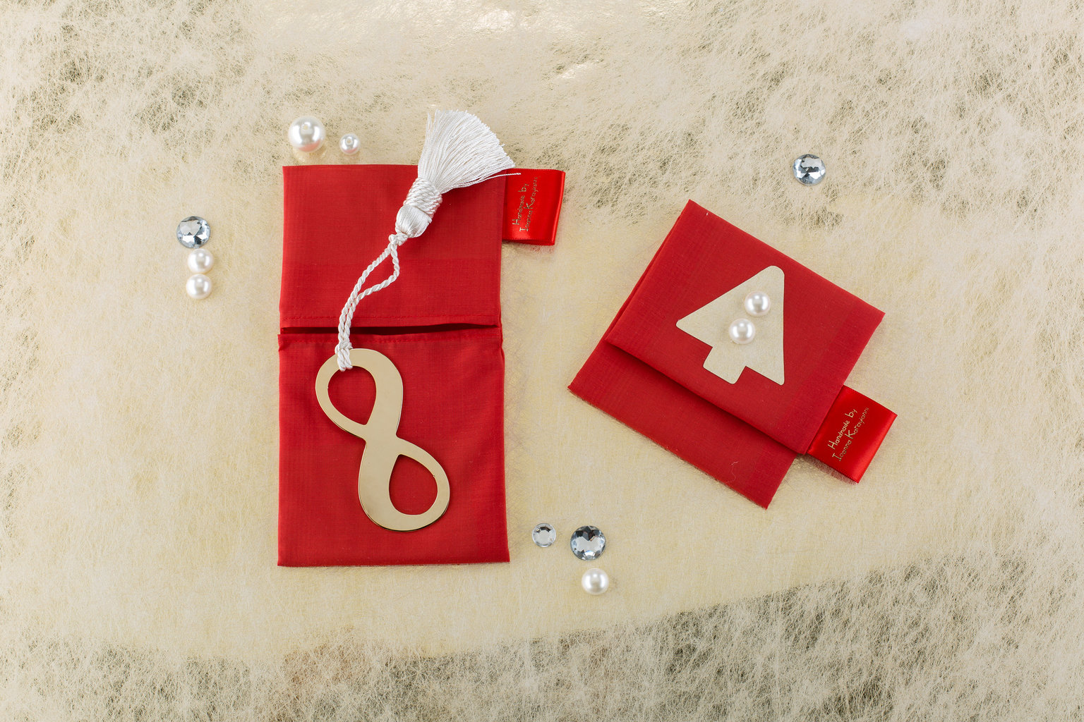 Μεσαίο επίχρυσο γούρι άπειρο