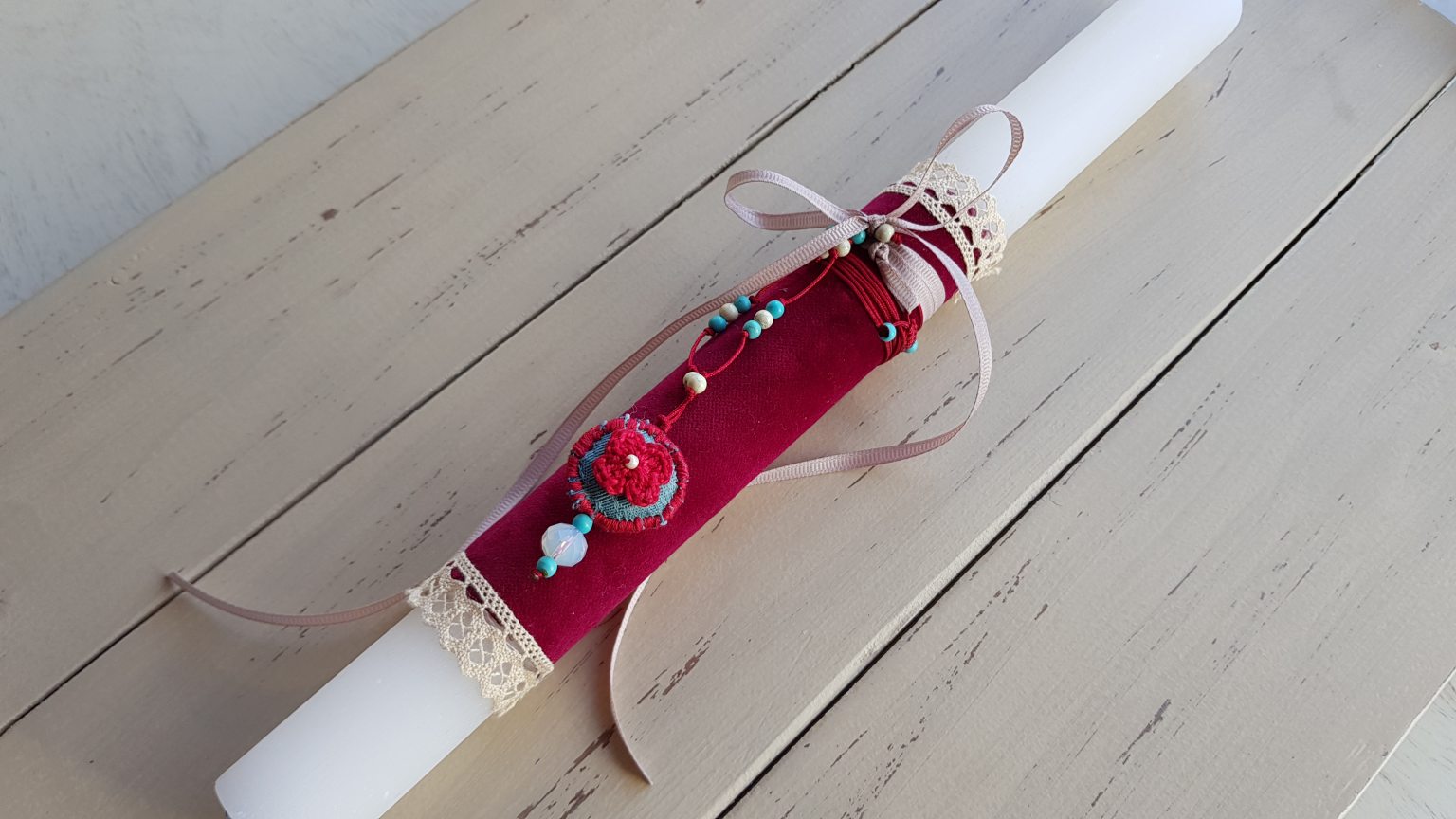 Easter candle burgundy with hand-embroidered necklace